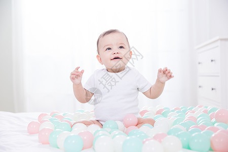 粉色宝宝素材外国婴儿玩海洋球背景
