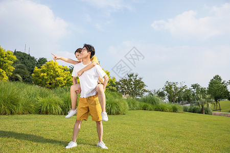 男生背女生美好高清图片素材