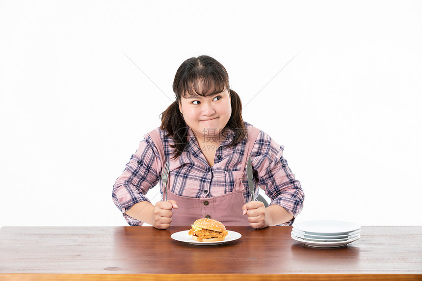 胖女孩吃汉堡图片