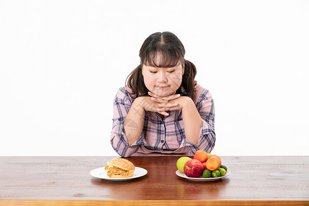 胖女孩健康饮食高清图片