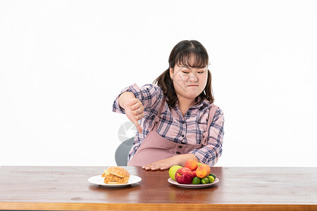 胖女孩健康饮食高清图片