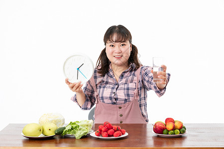 胖女孩健康饮食高清图片