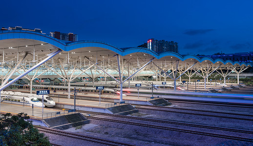 深圳北站高铁站台夜景背景