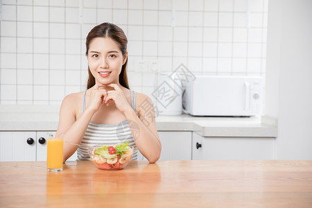 美女居家早餐图片