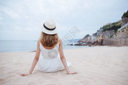 夏日海边清新美女背影图片素材