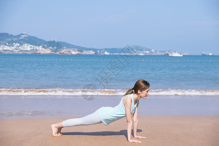 夏日海边美女运动图片