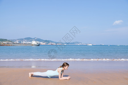 夏日海边美女运动图片