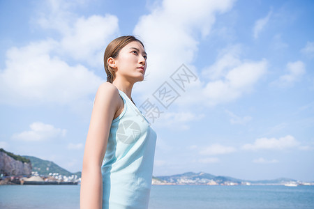 夏日海边运动美女图片