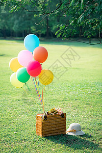 彩色气球束气球野餐箱背景