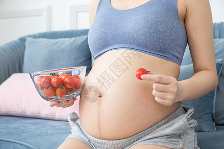 孕妇吃水果背景图片