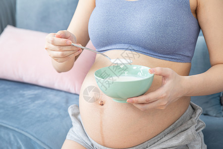 孕妇喝酸奶孕期喝酸奶高清图片