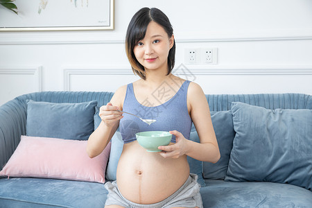 孕妇喝酸奶背景