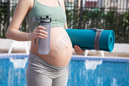 孕妇瑜伽宣传单孕妇户外运动休息背景