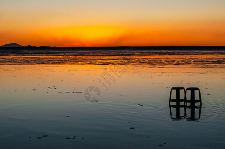 乌尤尼盐湖日落图片