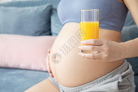 孕妇喝果汁图片