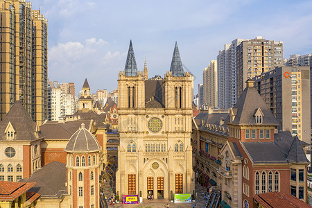 武汉光谷小区楼盘包裹中的教堂建筑群背景图片