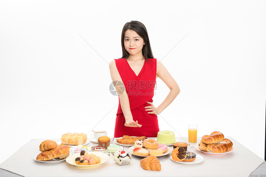 美女抵挡美食诱惑图片