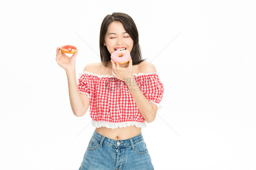 美女吃甜甜圈图片