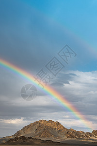 黑石戈壁彩虹背景图片