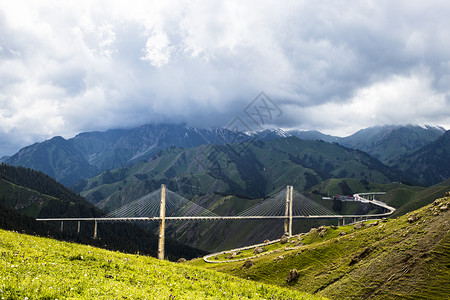 新疆伊犁果子沟大桥背景图片
