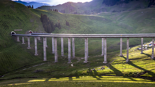 新疆伊犁果子沟高架桥背景图片