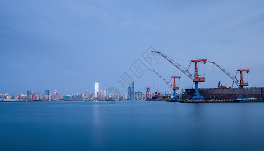 大连海边夜景大连造船厂背景