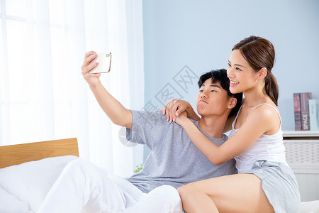 情侣在家自拍图片