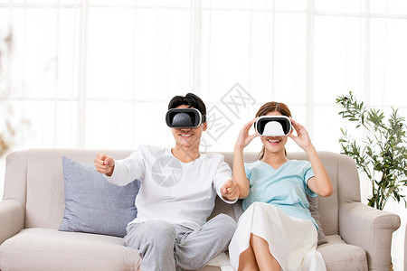 年轻情侣居家体验VR智能高清图片素材