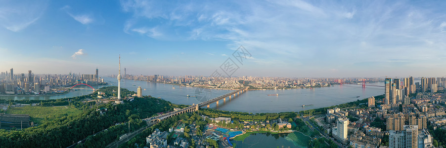 蓝天白云下城市江景大桥全景长图背景图片
