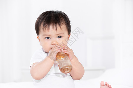 宝宝喝水素材宝宝喝水背景