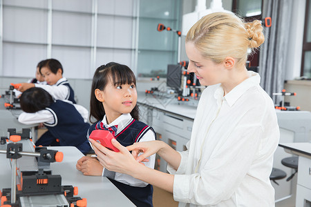 小学生外教实验教学图片素材