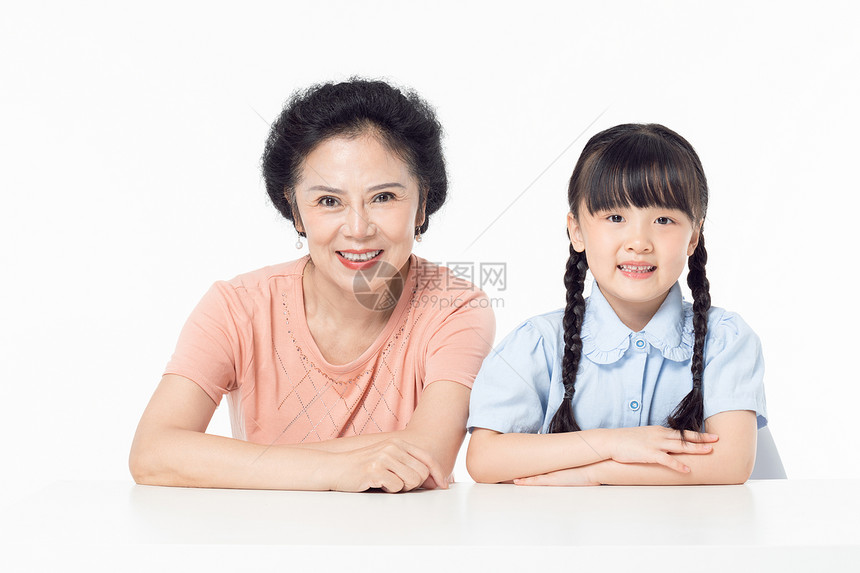 奶奶和孙女正面形象图片