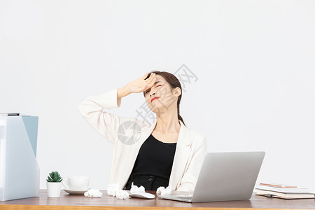 办公桌前身体不舒服的商务女性办公室高清图片素材