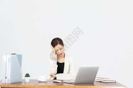 办公桌前身体不舒服的商务女性形象高清图片素材