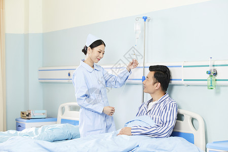 护士给病人输液看护高清图片素材