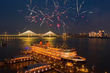 国庆节节日展板烟花四溢的节日城市天空夜景背景