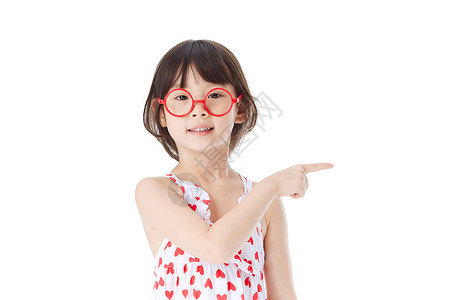 小女孩戴眼镜做指向动作背景图片