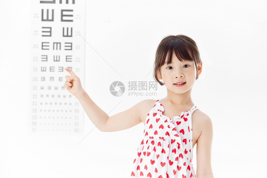 小女孩检测视力图片