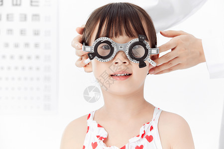 可爱小女孩配眼镜图片素材