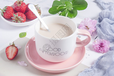 草莓牛奶粉色牛奶素材高清图片