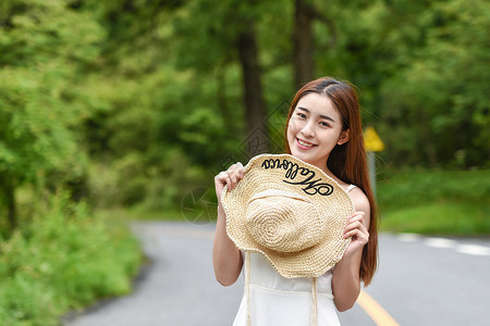 戴帽子的女生带草帽旅行的女生背景