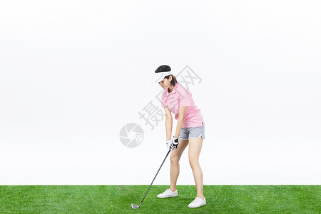 中年女性打高尔夫球背景图片