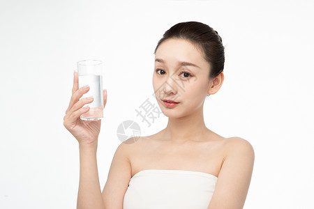 女性美容美妆喝水背景图片