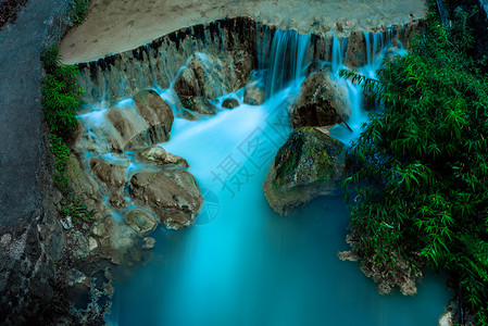 水与石头恩施大峡谷山川风光溪流瀑布背景