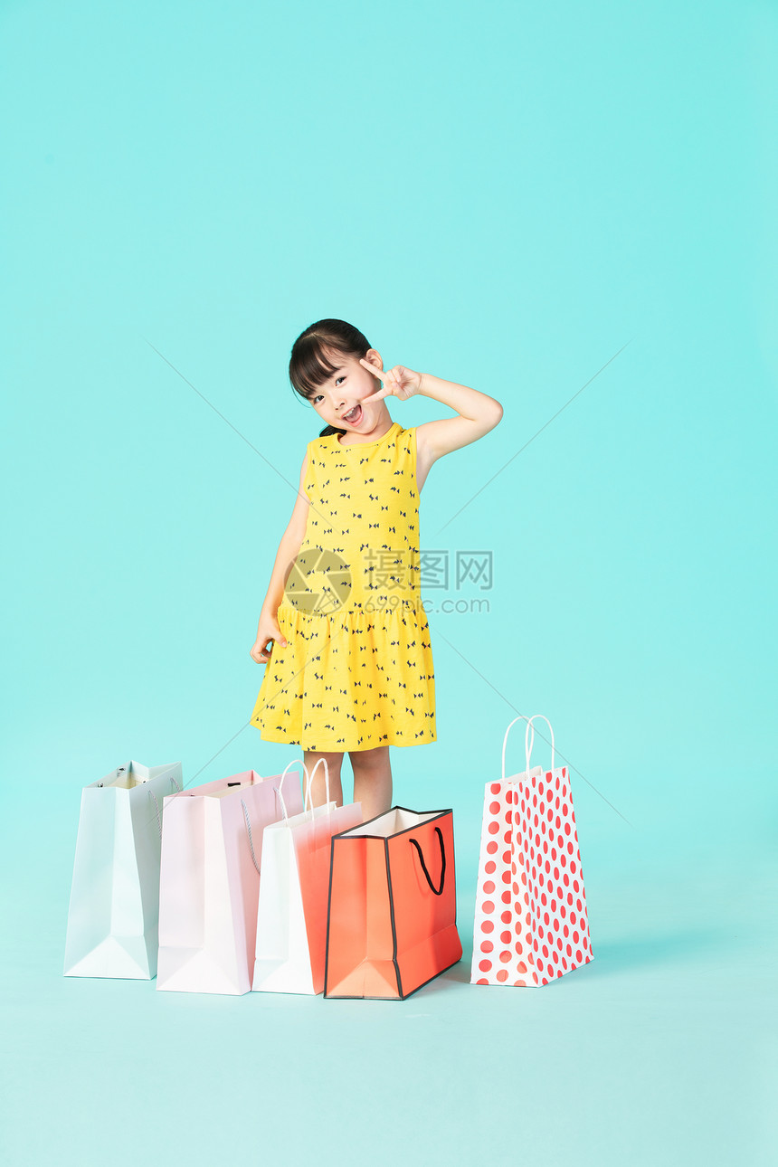 小女孩购物图片