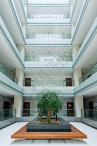 明亮整洁的湖北经济学院大学校园教学楼内景背景图片