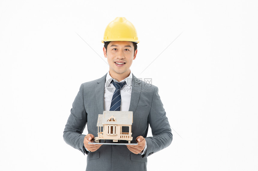 工程师拿着房子模型图片