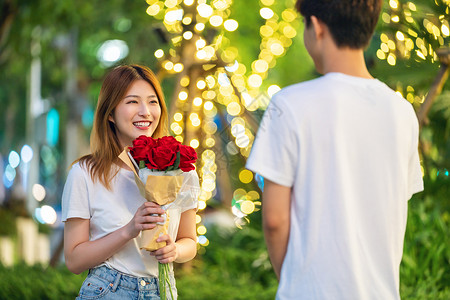 情侣约会送花高清图片