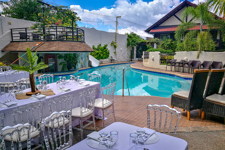 泰国普吉岛度假村户外泳池餐厅高清图片