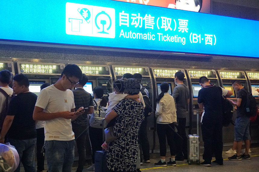 上海虹桥火车站高铁排队售票取票【媒体用图】（仅限媒体用图使用，不可用于商业用途）